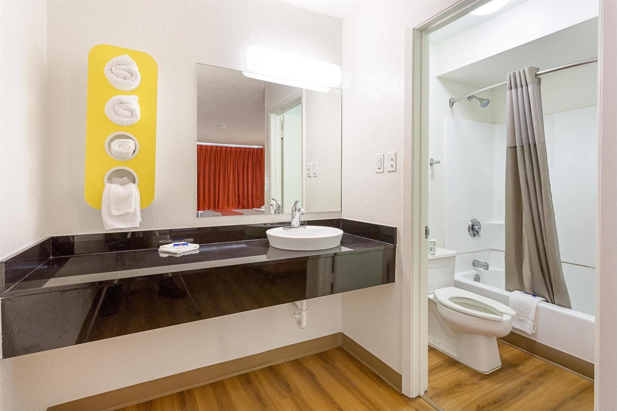 Motel 6 Baton Rouge Southeast Prairieville Exteriör bild